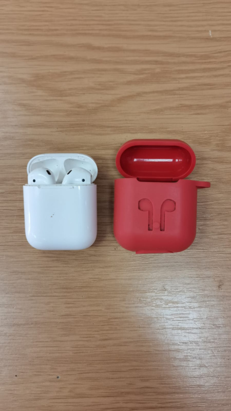 Наушники Apple AirPods 2 (Нужна замена акб)