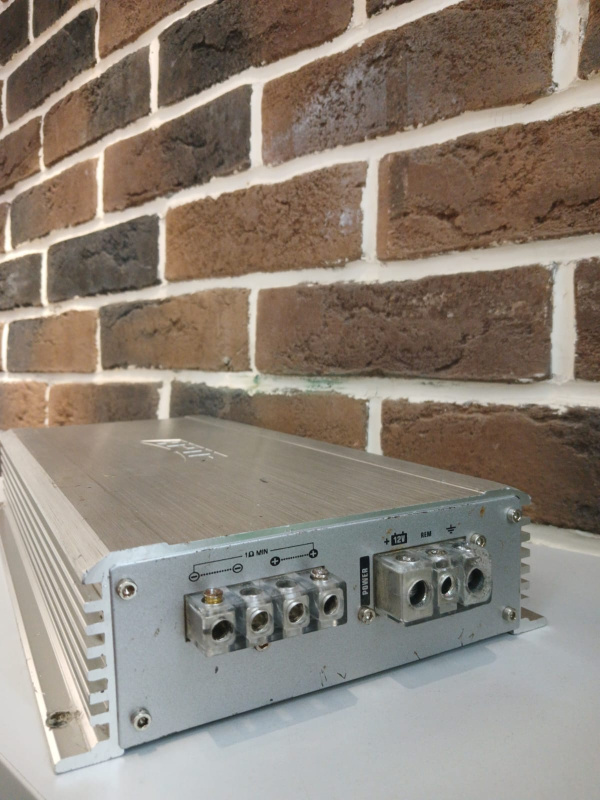 Авто усилитель Arian Ap-D150