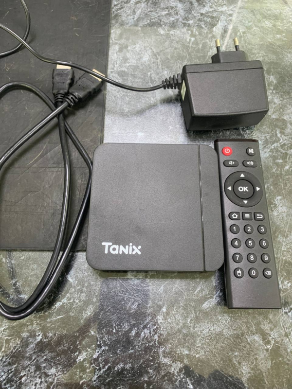 Приставка Tanix  W2