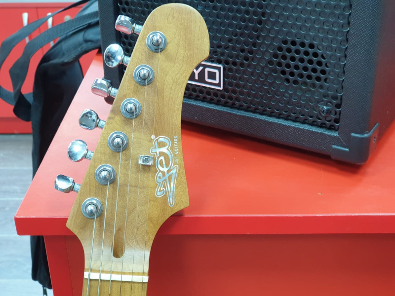 Электрогитара JET Js 400