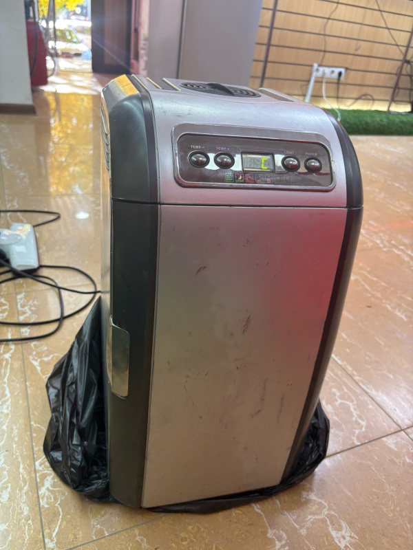 ТЕРМОЭЛЕКТРИЧЕСКИЙ ХОЛОДИЛЬНИК  CF-0118