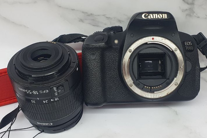 Купить Фотоаппарат Зеркальный фотоаппарат Canon EOS 700 D Б/У за 0 руб ...