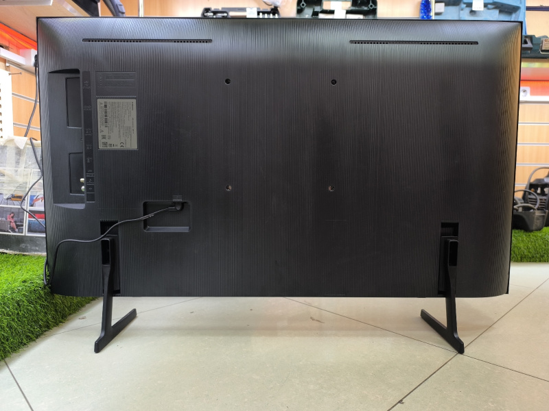 Телевизор Samsung UE43AU7002