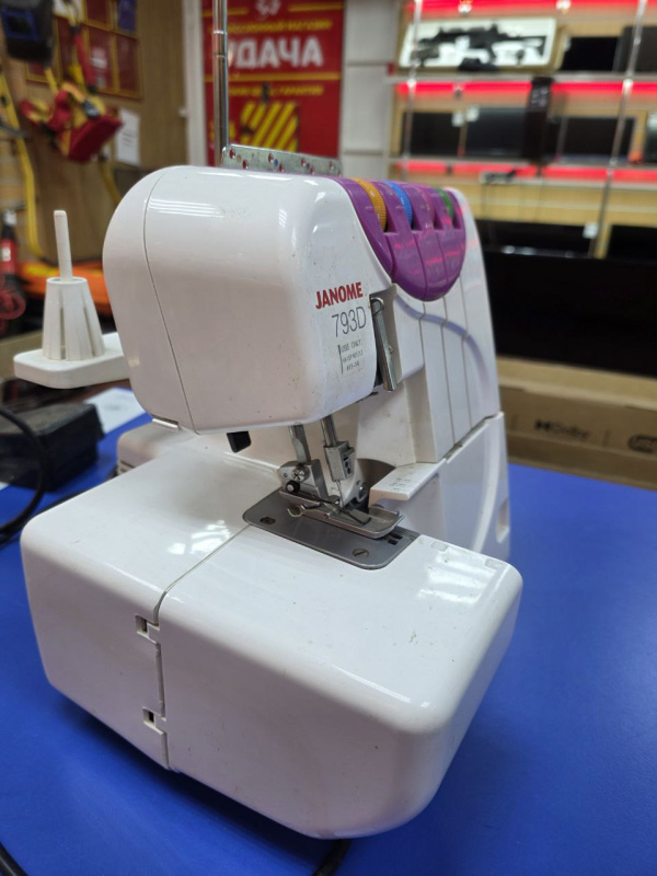 Швейная машина Janome 793D