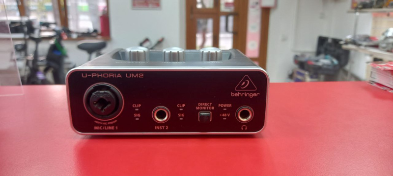 Звуковая карта  Behringer U-Phoria UM2