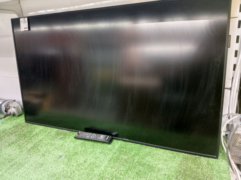 led панель Samsung S32DM801UI