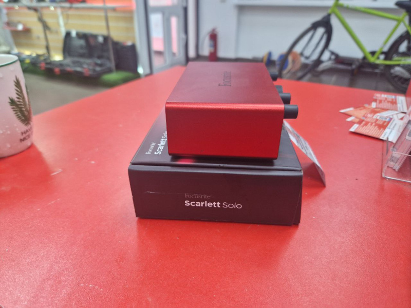Усилитель  Звуковая карта Focustrite scarlett solo