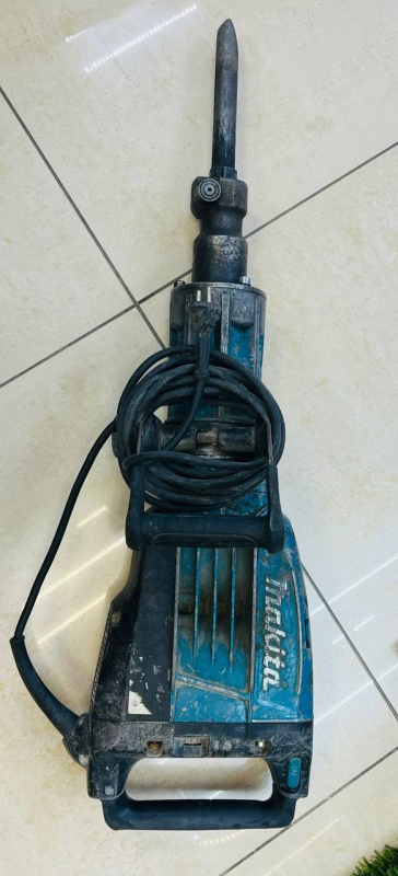 Отбойный молоток Makita HM1317C