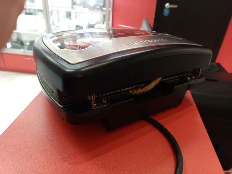 Электровафельница Redmond RMB M605