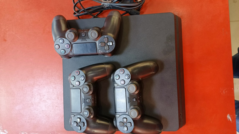Игровая приставка Sony ps 4 slim