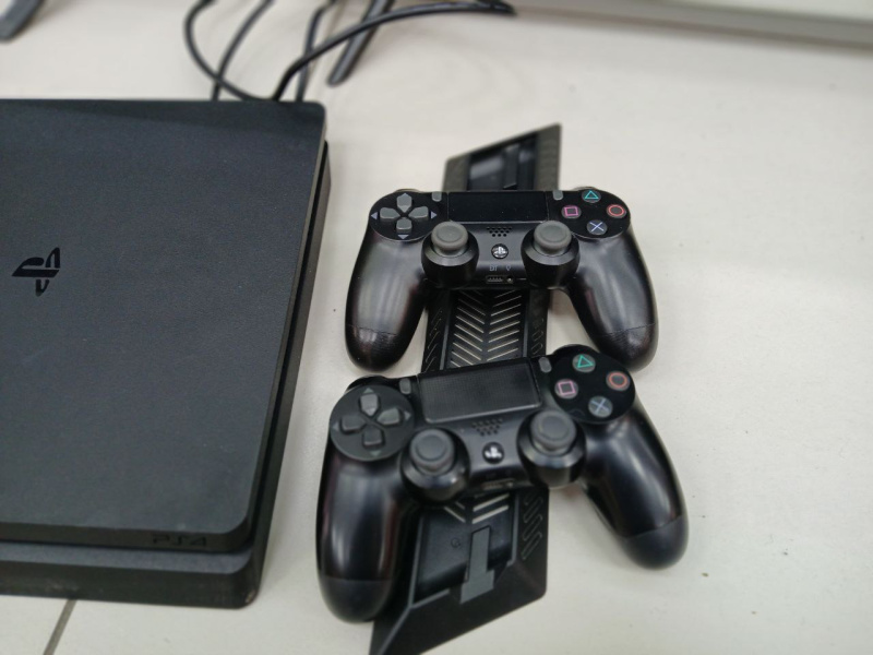 Игровая приставка Sony PS4  Slim
