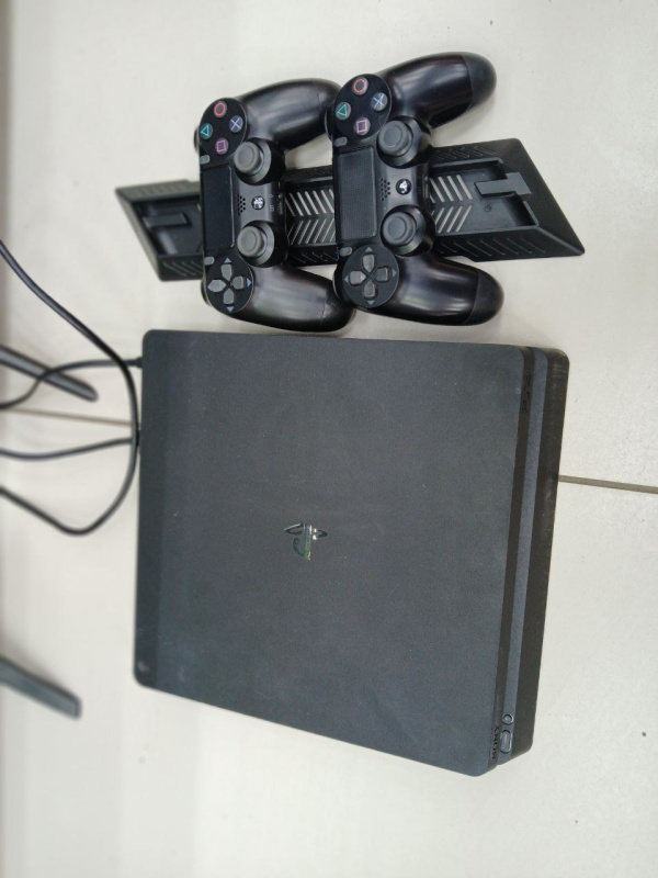 Игровая приставка Sony PS4  Slim