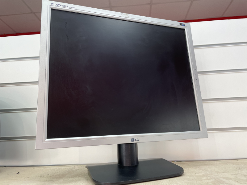 Купить Монитор Монитор LG Flatron L1918S Б/У за 0 руб. — состояние 9/10