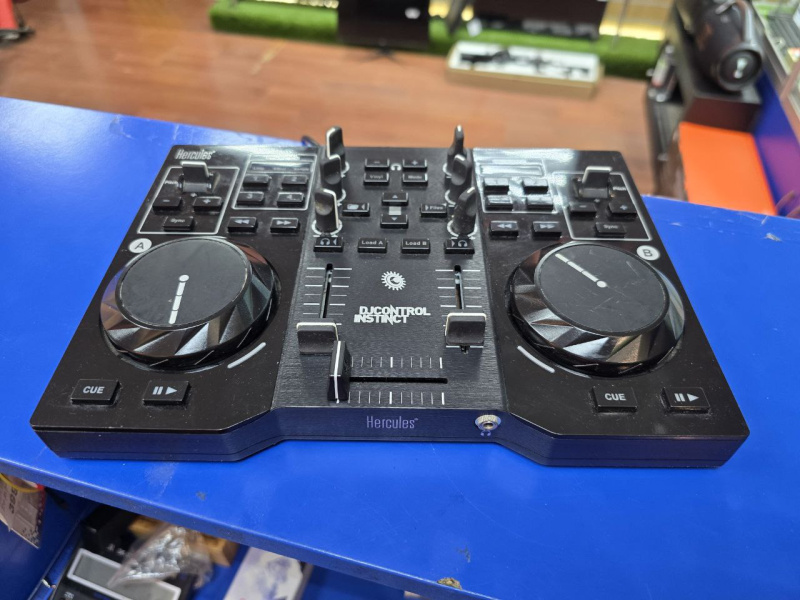 DJ контроллер  Instinc Hercules Instinc