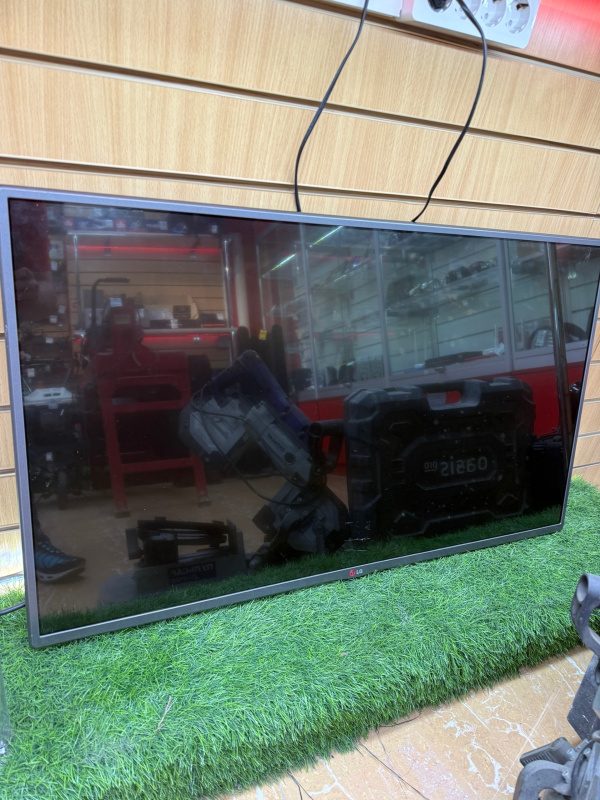 Телевизор LG 42LB561V