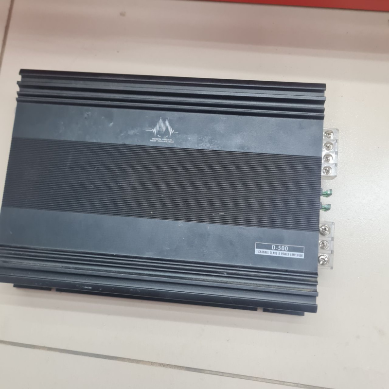 Авто усилитель Moma d500