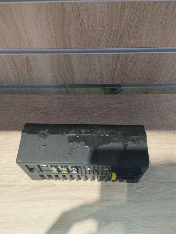 Автомагнитола  1