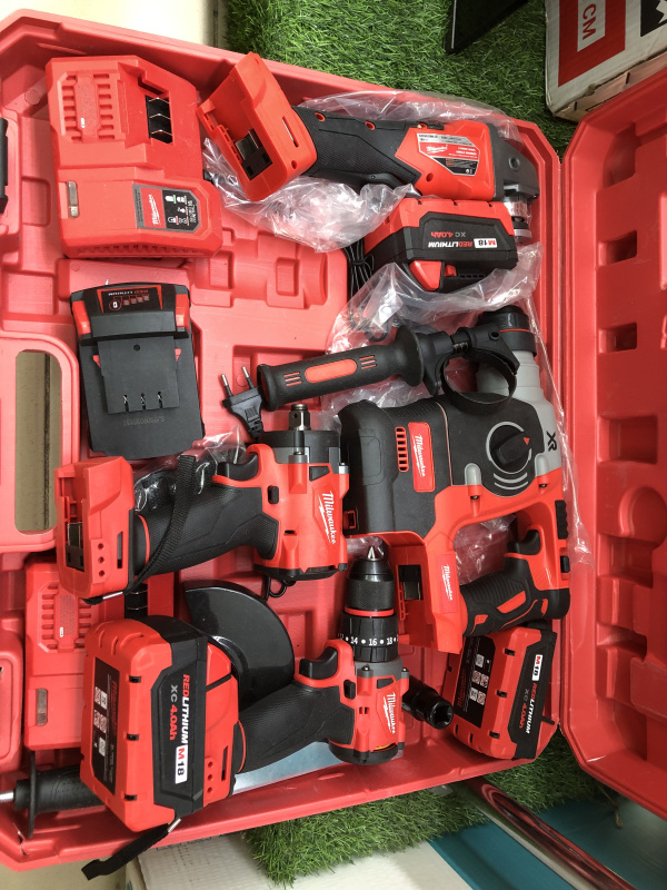 Набор электроинструмента Milwaukee 4 в 1