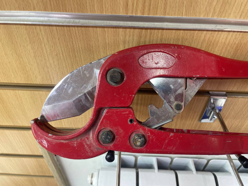 Ножницы для резки труб  .