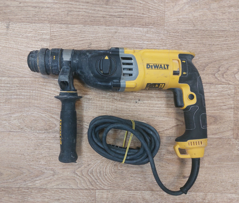 Купить Перфоратор Dewalt D25144 Б/У за 0 руб. — состояние 9/10