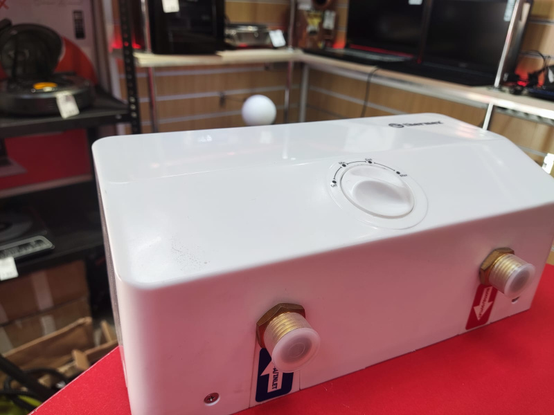 ЭЛЕКТРИЧЕСКИЙ ПРОТОЧНЫЙ ВОДОНАГРЕВАТЕЛЬ  Thermofix 8000W