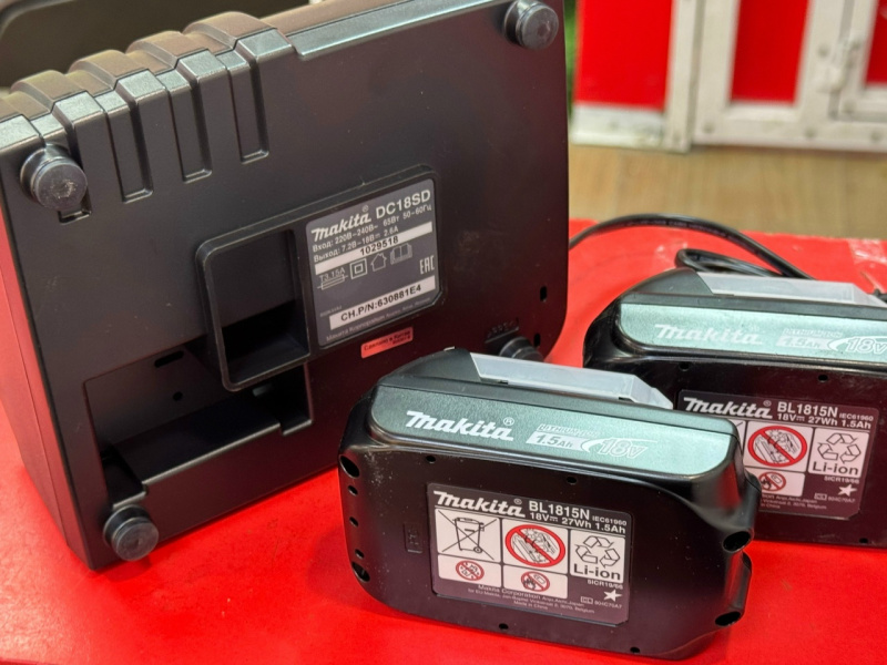 Зарядное устройство  Makita DC18