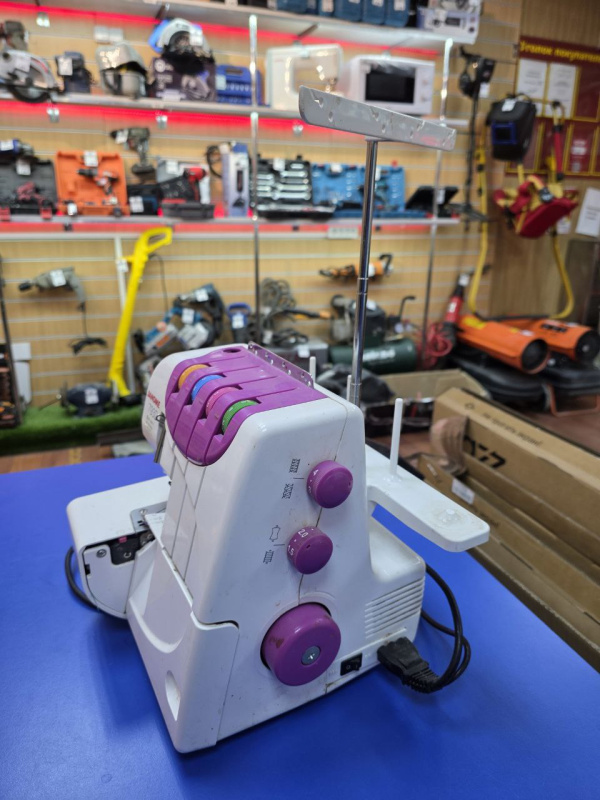 Швейная машина Janome 793D