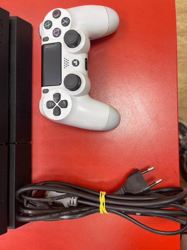 Игровая приставка Sony 4
