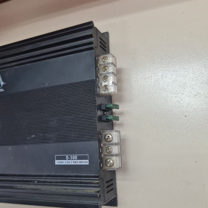 Авто усилитель Moma d500