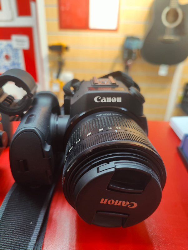 Профессиональная цифровая видеокамера Canon Canon XC15