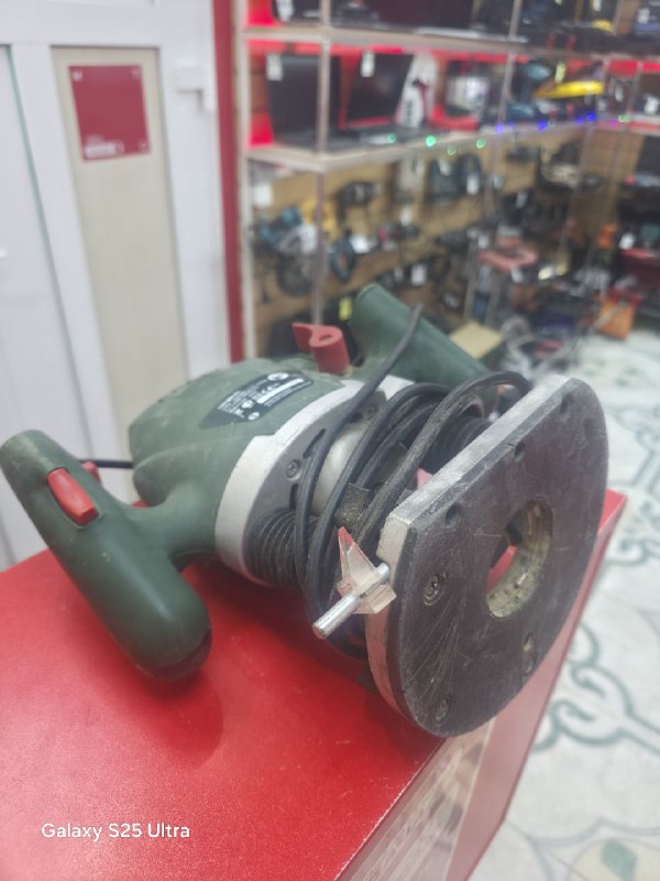 Фрезер Bosch POF 1200 AE