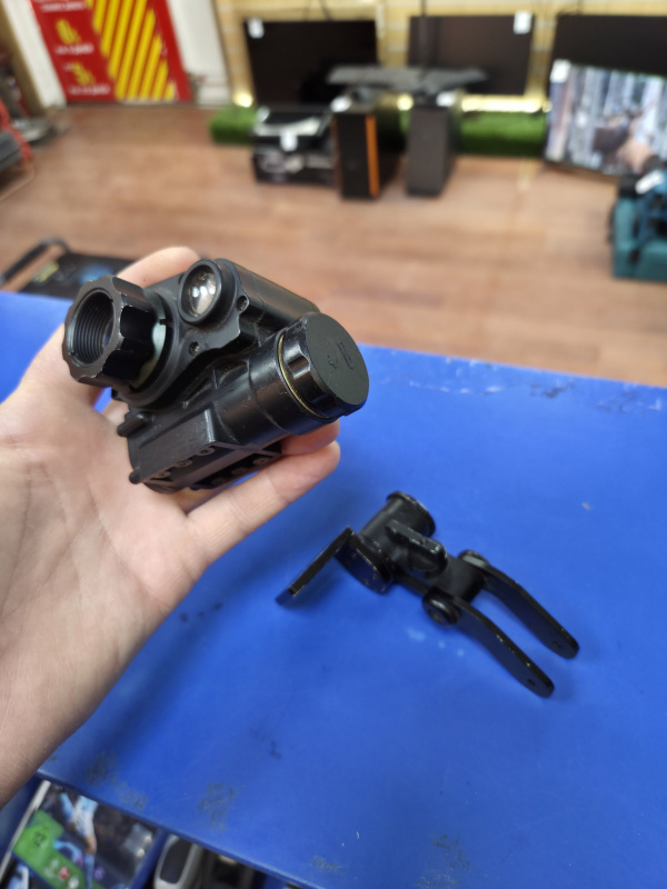 Монокуляр цифровой ночного видения Levenhuk Halo NVM20 Helmet