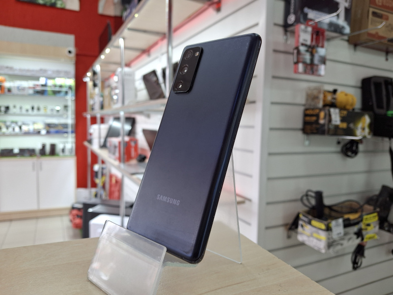 Мобильный телефон Samsung Galaxy S20 FE