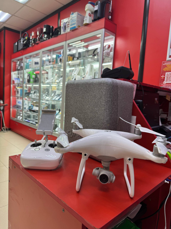 Квадрокоптер DJI PHANTOM 4
