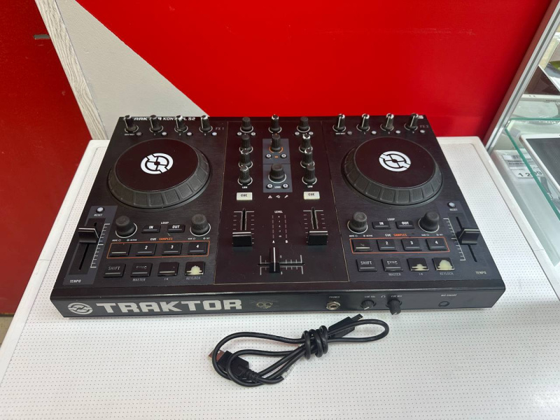 DJ контроллер Traktor Kontrol s2 MK2