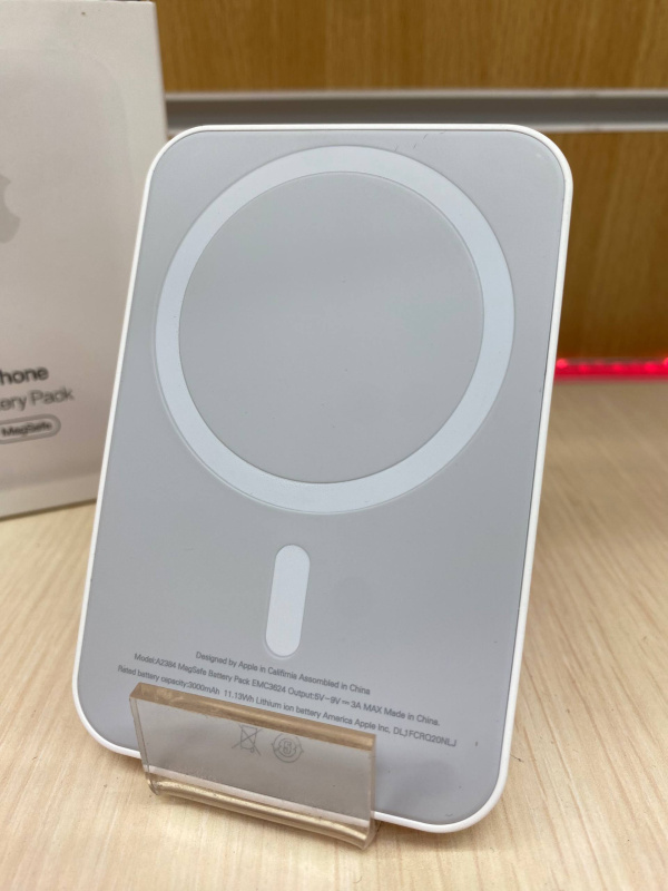 Внешний аккумулятор Apple Battery Pack