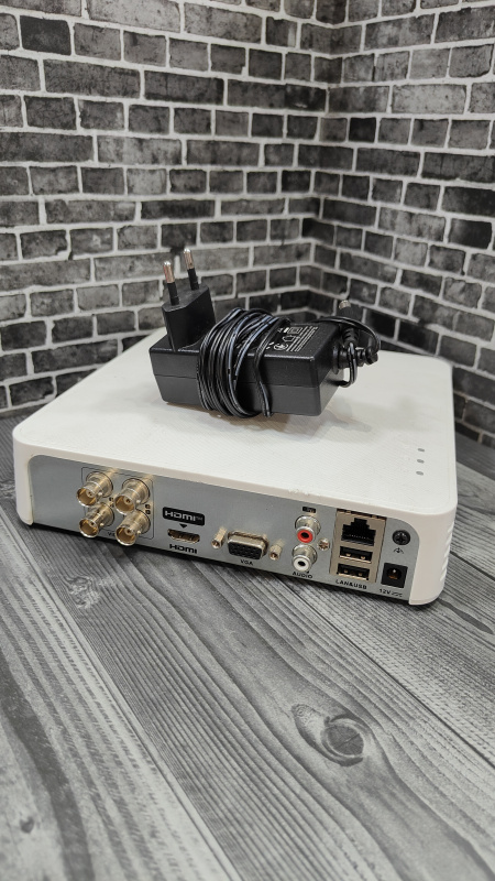 Видеорегистратор  Novicam FR1004