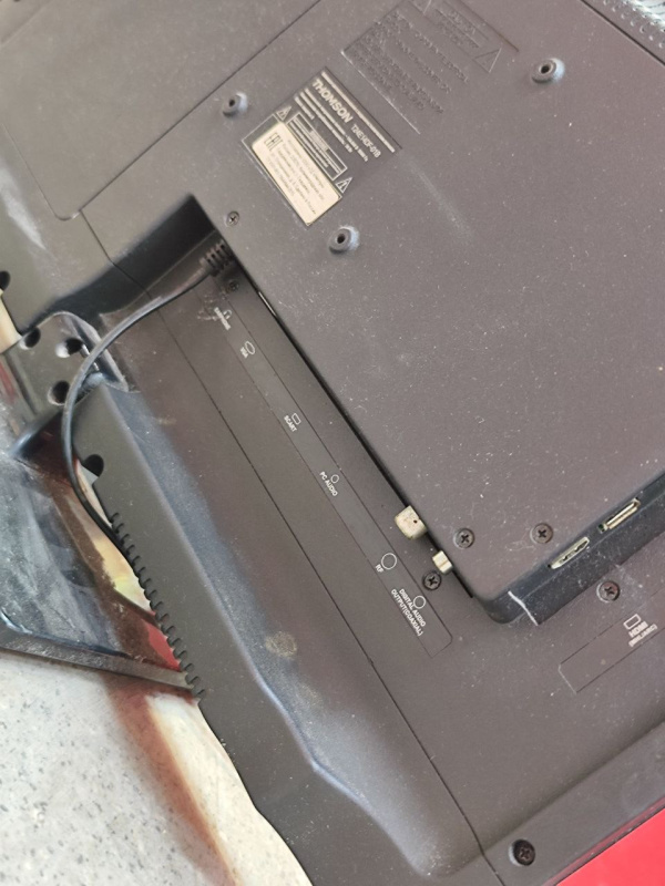 Телевизор Thomson T24E14DF-01B