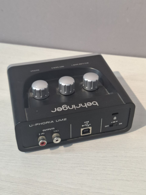 Ресивер Behringer U-PHORIA UM2
