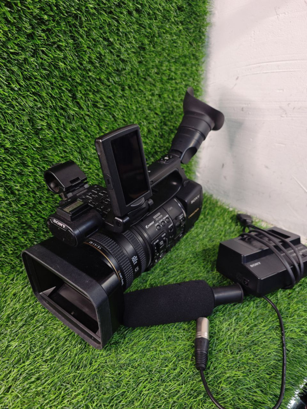 Видеокамера Sony HXR-NX5E