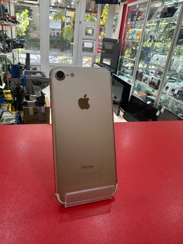 Мобильный телефон Apple iPhone 7