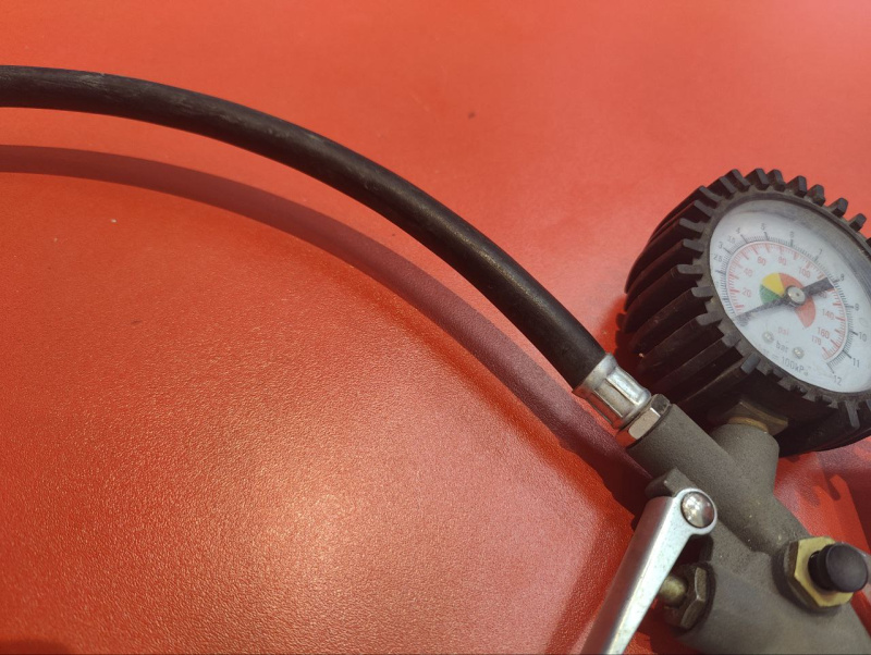 Пневмопистолет для подкачки  .