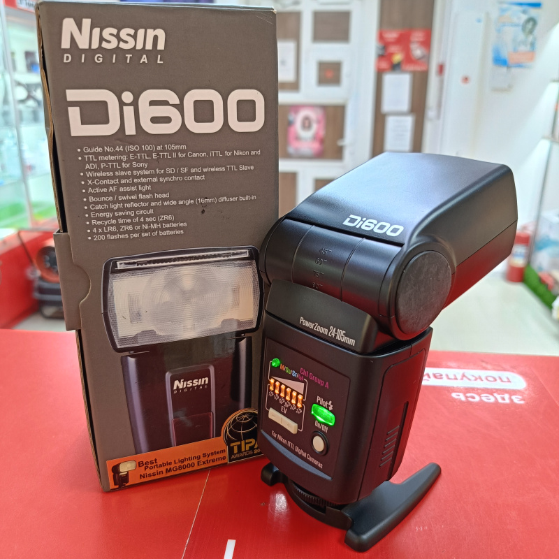 Фотовспышка  Nissin Di600