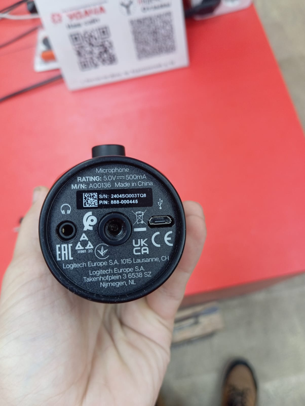 Микрофон Yeti aoo136