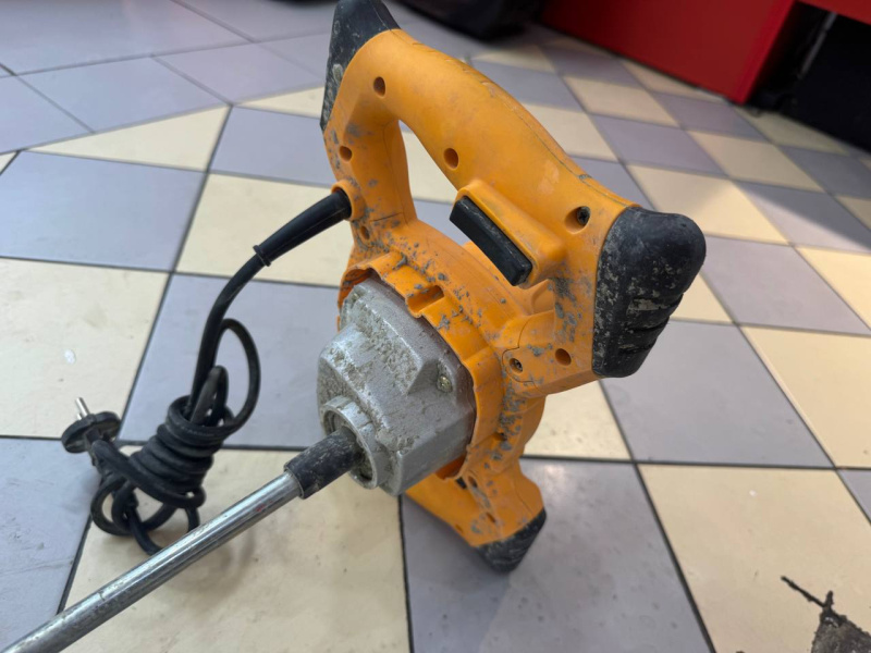 Строительный миксер Dewalt UT1200