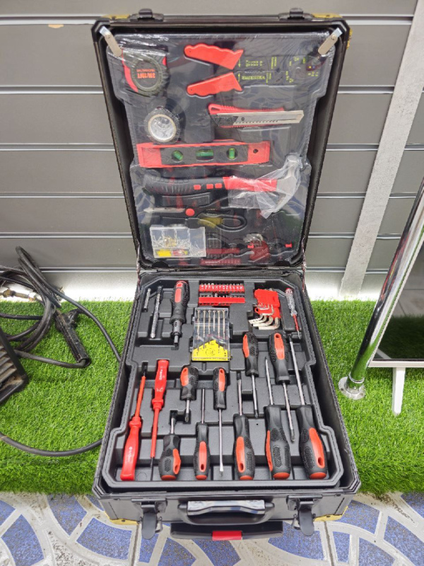 Авто аксессуар Набор автомобилиста  186PCS