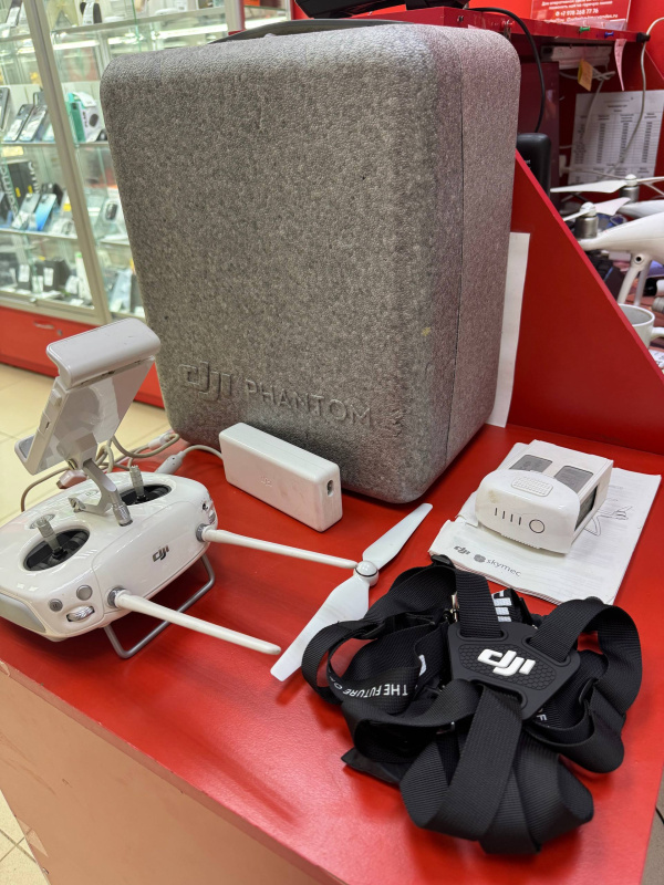 Квадрокоптер DJI PHANTOM 4