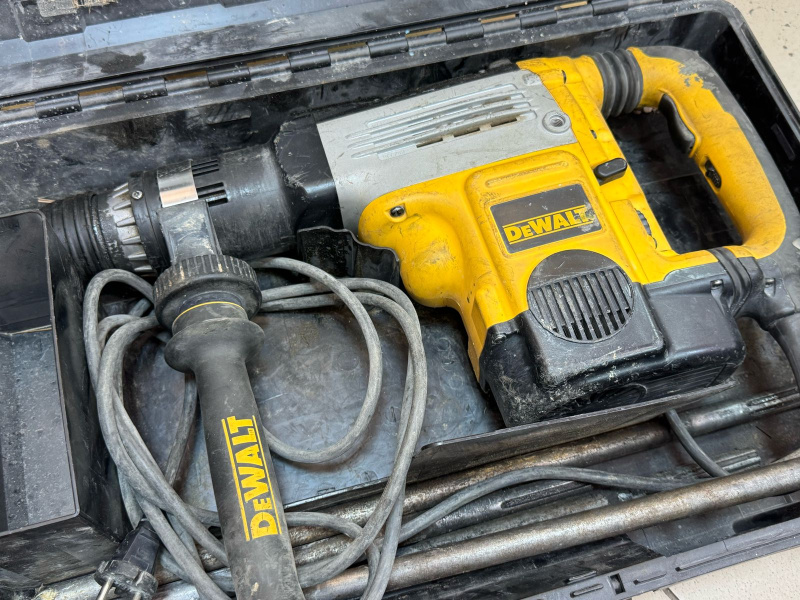 Отбойный молоток Dewalt D25762K