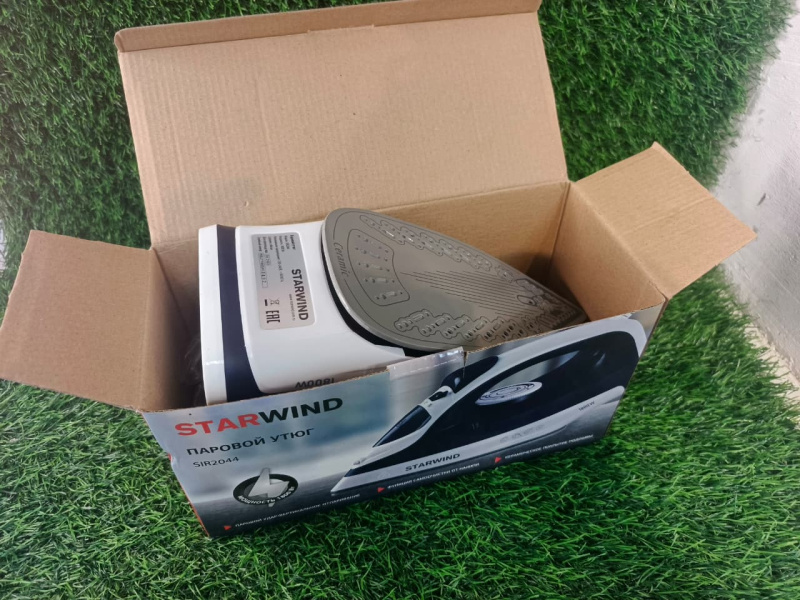 Утюг Starwind sir2044