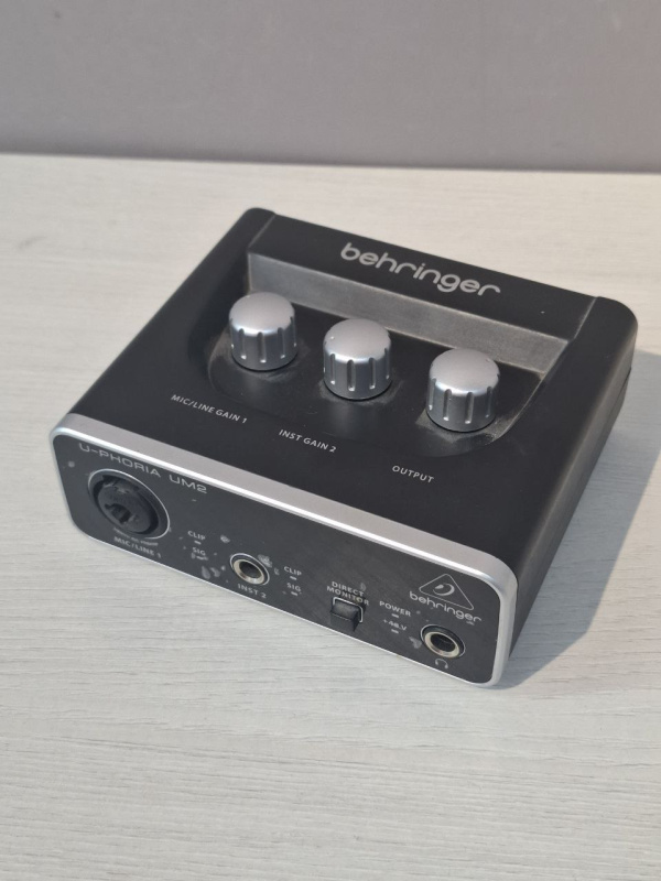 Ресивер Behringer U-PHORIA UM2
